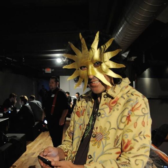 Meet your Poshers, Ulises & Christine - Picture 1 of 4